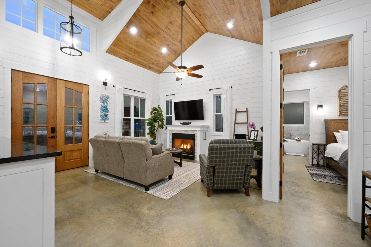 Bella Luna Cabin - Cozy Farmhouse Cabin, Private Deck, Swing Set, Fire Pit, Hot Tub Villa Broken Bow Exterior photo