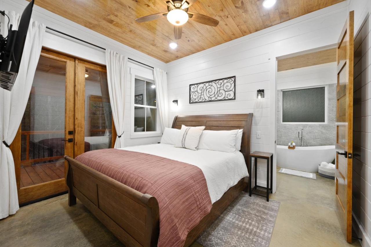 Bella Luna Cabin - Cozy Farmhouse Cabin, Private Deck, Swing Set, Fire Pit, Hot Tub Villa Broken Bow Exterior photo