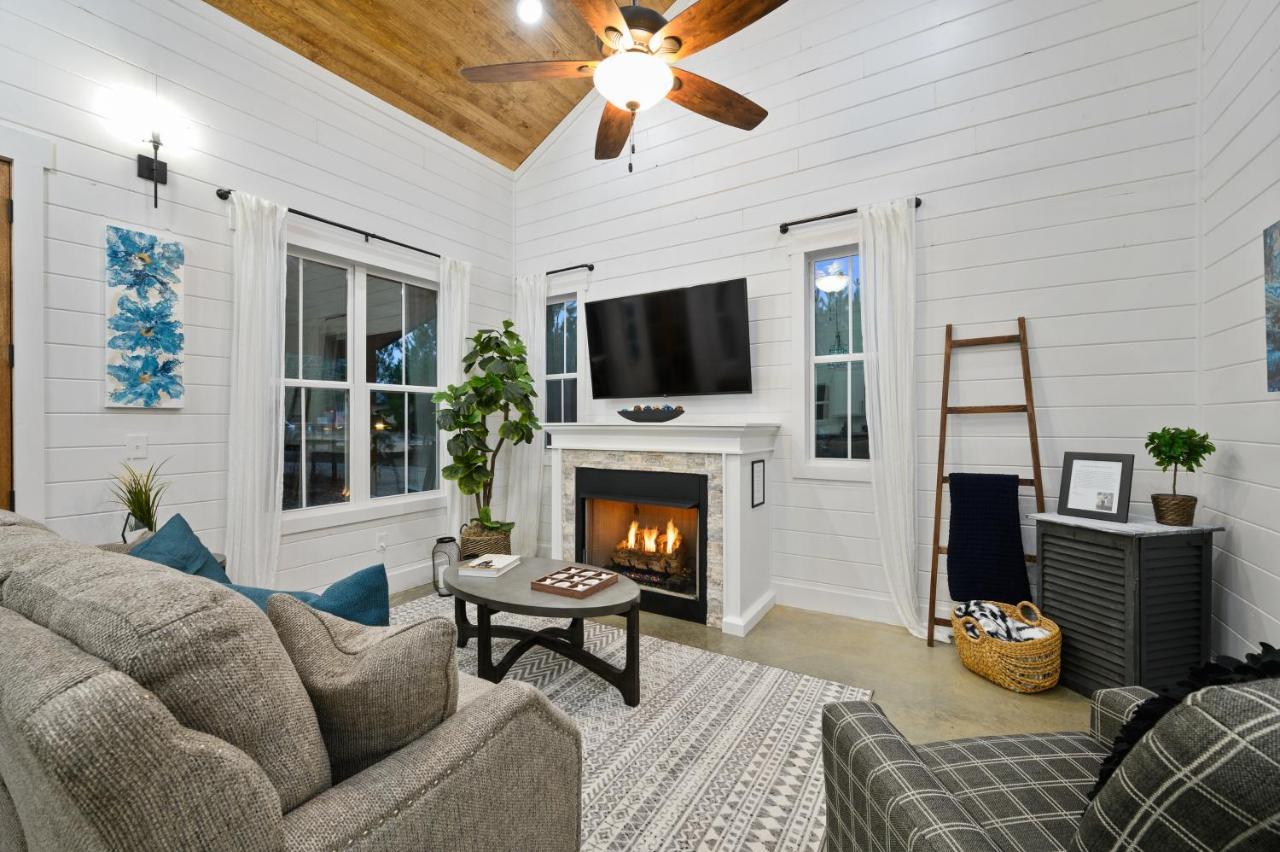 Bella Luna Cabin - Cozy Farmhouse Cabin, Private Deck, Swing Set, Fire Pit, Hot Tub Villa Broken Bow Exterior photo