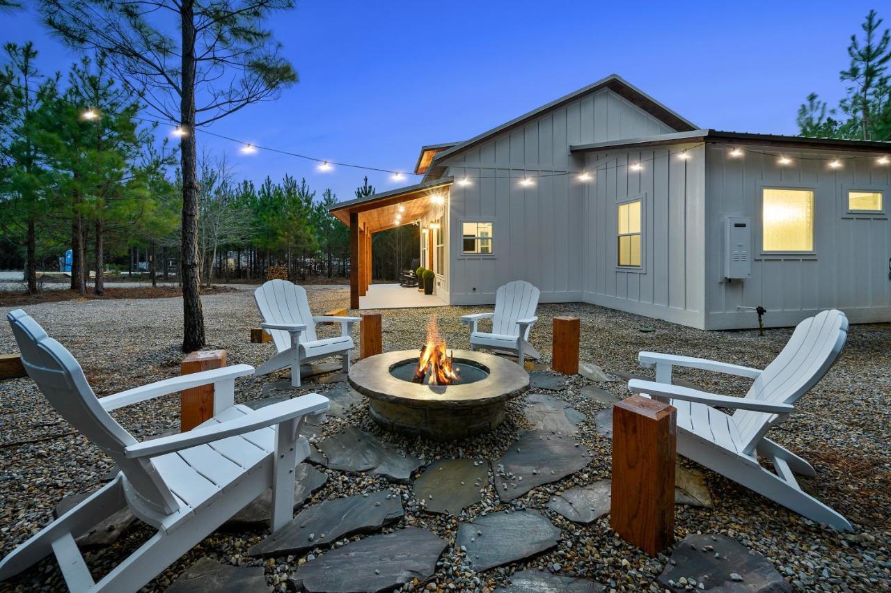 Bella Luna Cabin - Cozy Farmhouse Cabin, Private Deck, Swing Set, Fire Pit, Hot Tub Villa Broken Bow Exterior photo